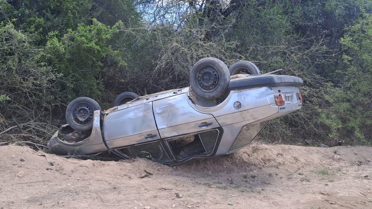 VUELCO EN CHAMICAL DEJA DOS HERIDOS