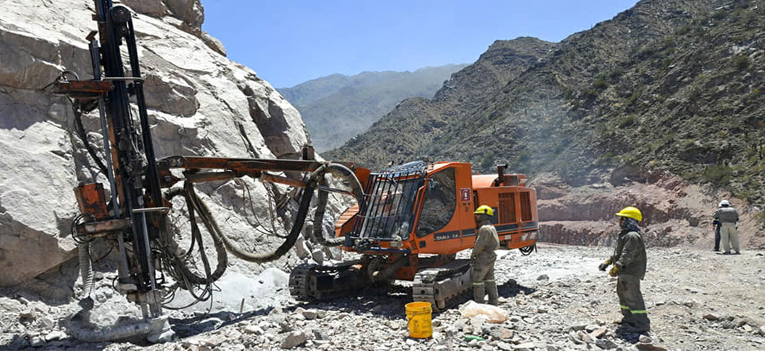 DOS OBRAS PARARON EN LA PROVINCIA POR FALTA DE FONDOS DE NACIÓN Y 70 OBREROS QUEDARON SIN TRABAJO