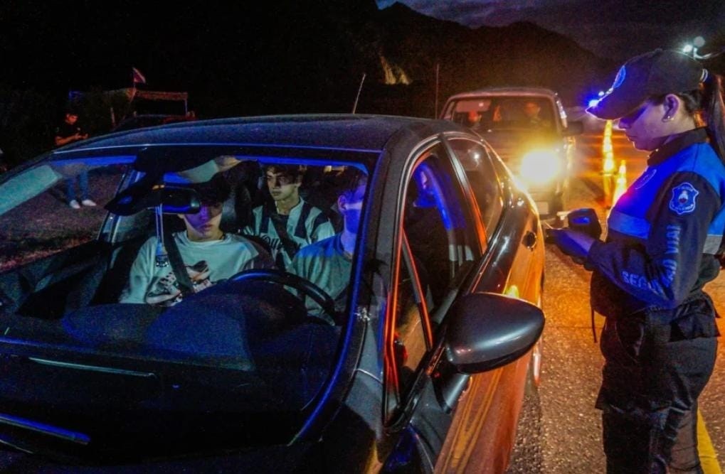 LA NOCHE CHAYERA DEJÓ 24 AUTOS RETENIDOS POR ALCOHOLEMIA