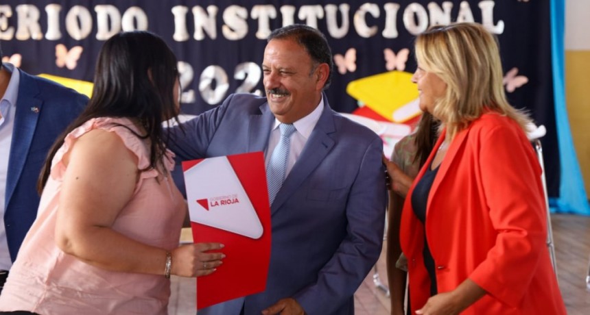 EL GOBERNADOR RICARDO QUINTELA ENTREGÓ CARGOS A DOCENTES DE NIVEL INICIAL, PRIMARIO Y EDUCACIÓN ESPECIAL