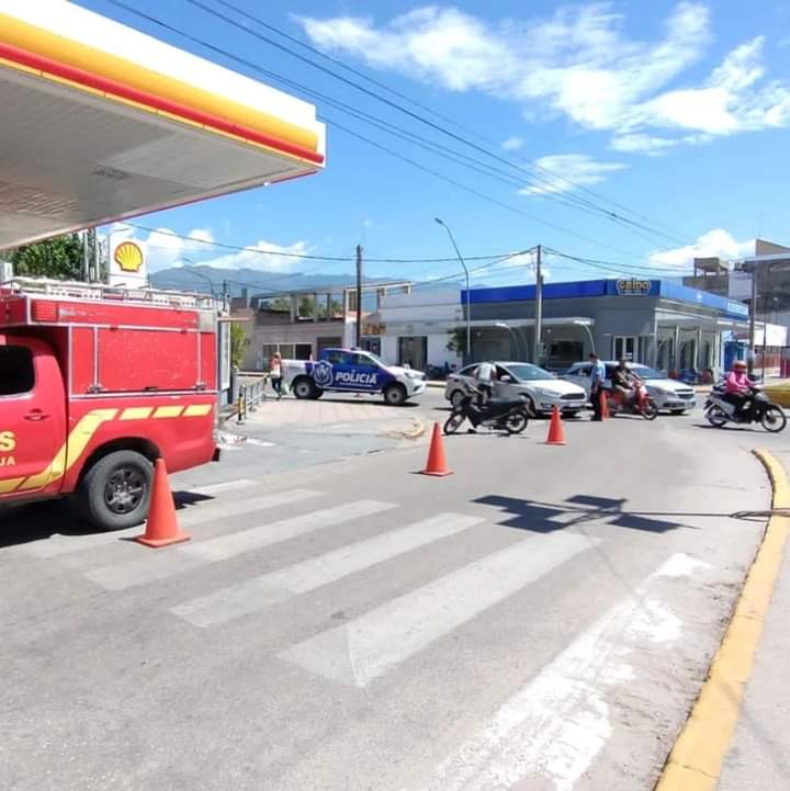 SE PRODUJO UN SINIESTRO VIAL ENTRE UNA MOTO Y AUTO EN UNA CONOCIDA INTERSECCIÓN
