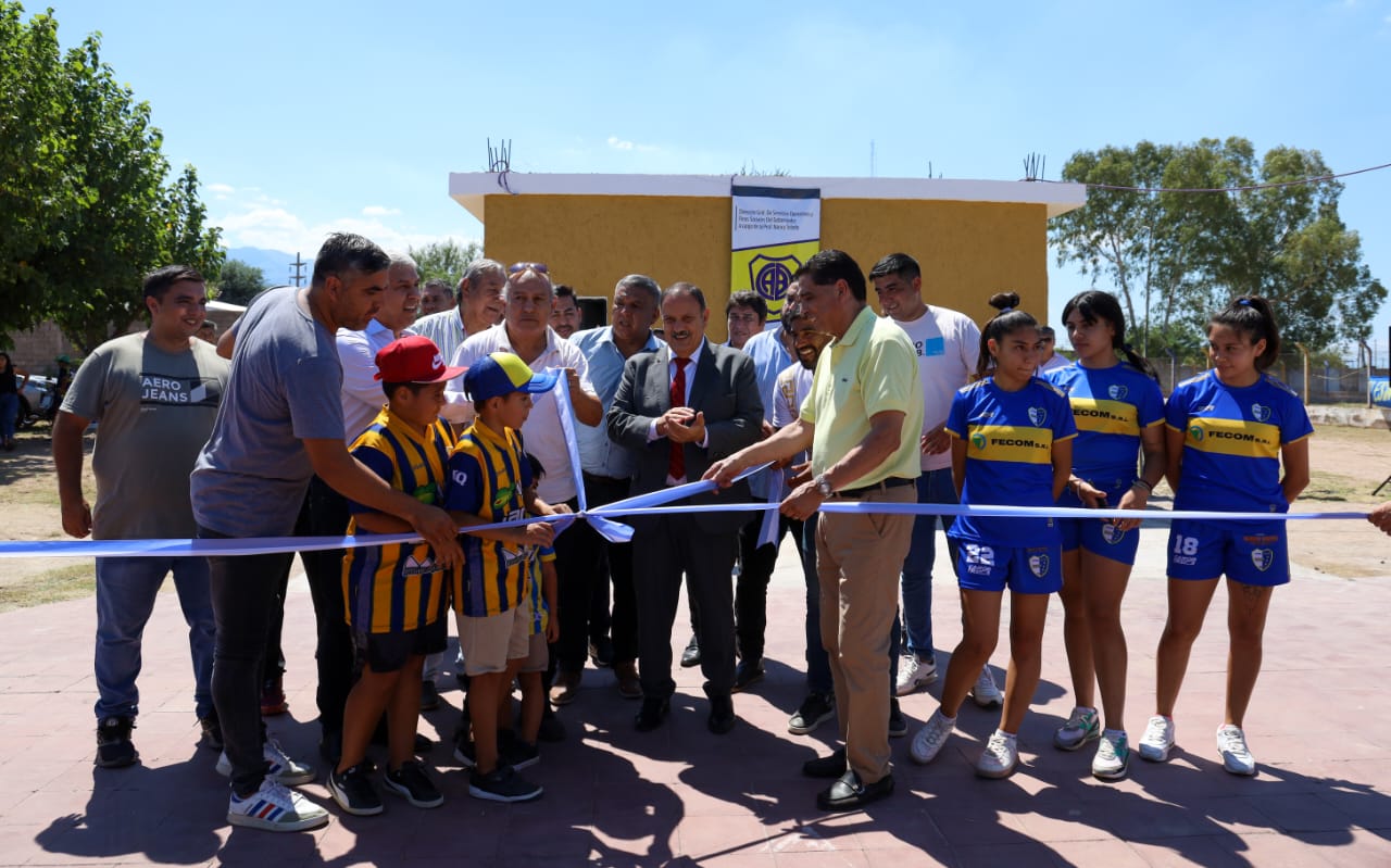 EL GOBERNADOR RICARDO QUINTELA INAUGURÓ OBRAS EN EL CLUB DEFENSORES DE LA BOCA