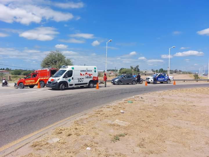 UN MENOR TUVO QUE SER HOSPITALIZADO DESPUÉS DE IMPACTAR CON UN AUTO