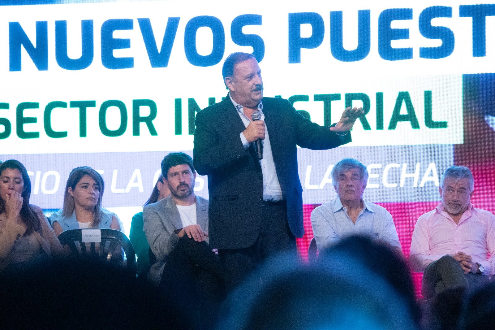EL GOBERNADOR RICARDO QUINTELA SE REUNIÓ  CON 1.000 TRABAJADORES DE LA INDUSTRIA