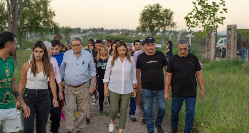 TERE MADERA RECORRIÓ EL B° CAMINO DEL HUAYRA Y SE COMPROMETIÓ CON LOS VECINOS