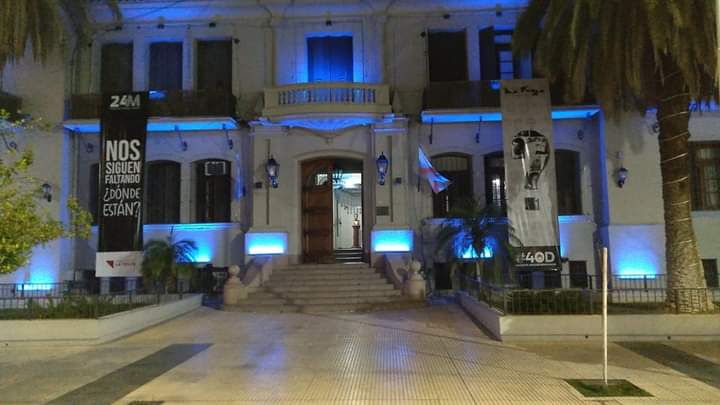 LA CASA DE GOBIERNO SE ILUMINÓDE AZUL EN HOMENAJE A EXCOMBATIENTES DE MALVINAS Y PARA CONCIENTIZAR SOBRE EL AUTISMO