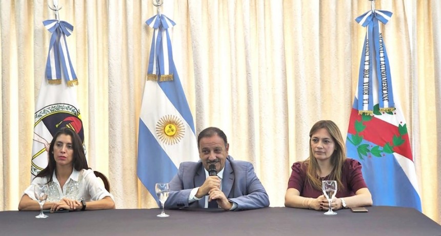 EL GOBERNADOR ANUNCIÓ EL AUMENTO DE SUELDOS A ESTATALES