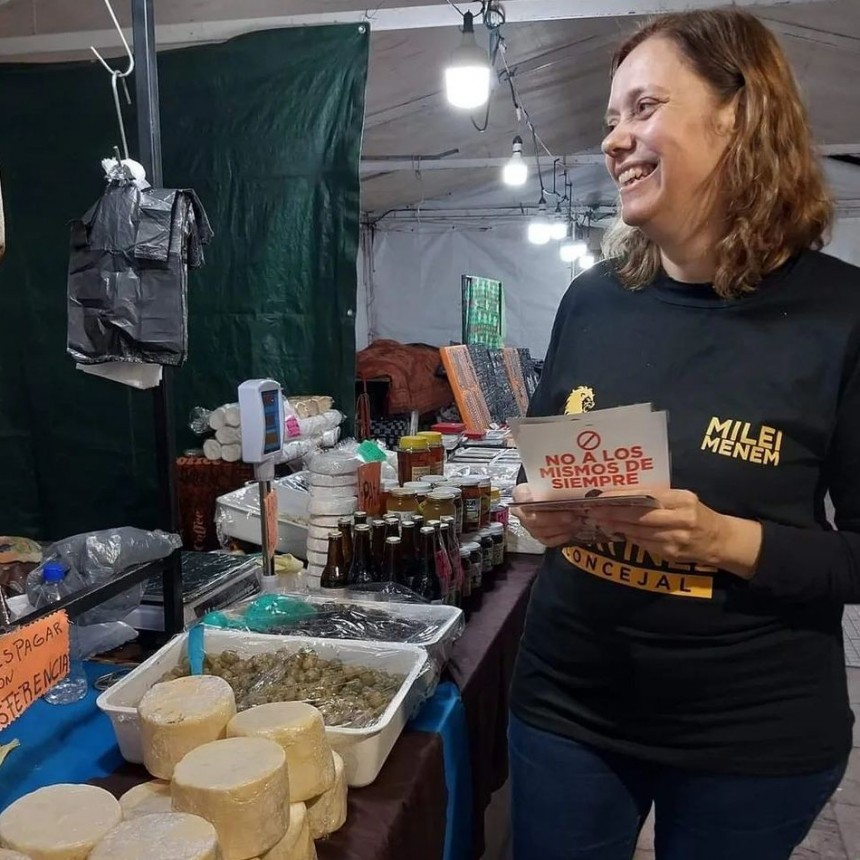 KARINA MARTÍNEZ SIGUE CONTANDO SUS PROPUESTAS A LA GENTE