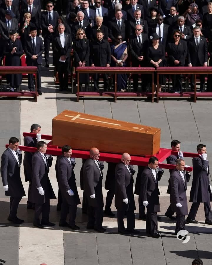 LOS RESTOS DEL PAPA FRANCISCO YA DESCANSAN EN LA BASILICA DE SANTA MARIA LA MAYOR