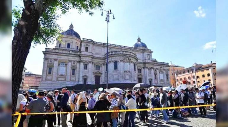 MÁS DE 30.OOO FIELES VISITARON LA TUMBA DEL PAPA FRANCISCO