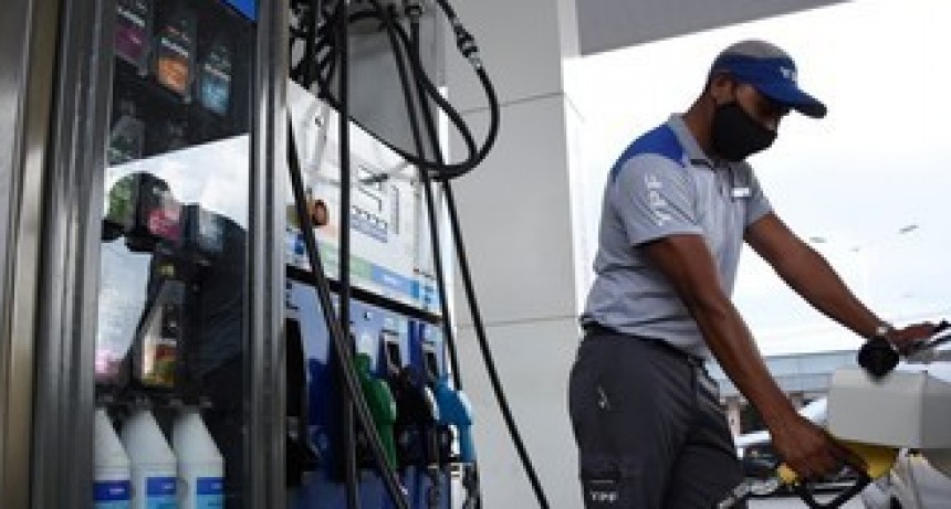YPF PLANEA BAJAR LOS PRECIOS DE LOS COMBUSTIBLES SI EL PETRÓLEO SIGUE EN CAIDA