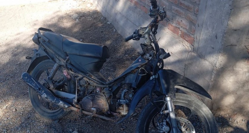 PROFUGO DE LA JUSTICIA FUE DETENIDO CUANDO HUIA DE LA POLICIA Y SE CAYÓ DE UNA MOTO