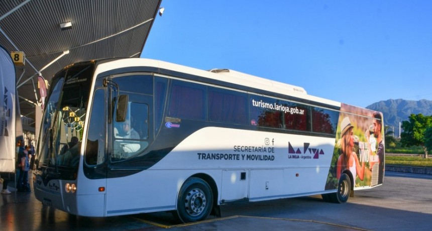 SALIÓ EL PRIMER CONTINGENTE DEL BUS TURISTICO DE LA RUTA DEL VINO RIOJANO