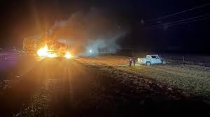 UN MUERTO Y UN HERIDO TRAS UN CHOQUE DE UNA CAMIONETA Y UN CAMIÓN