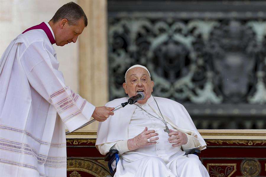JEFES DE ESTADO Y LIDERES RELIGIOSOS DESPIDEN AL PAPA FRANCISCO