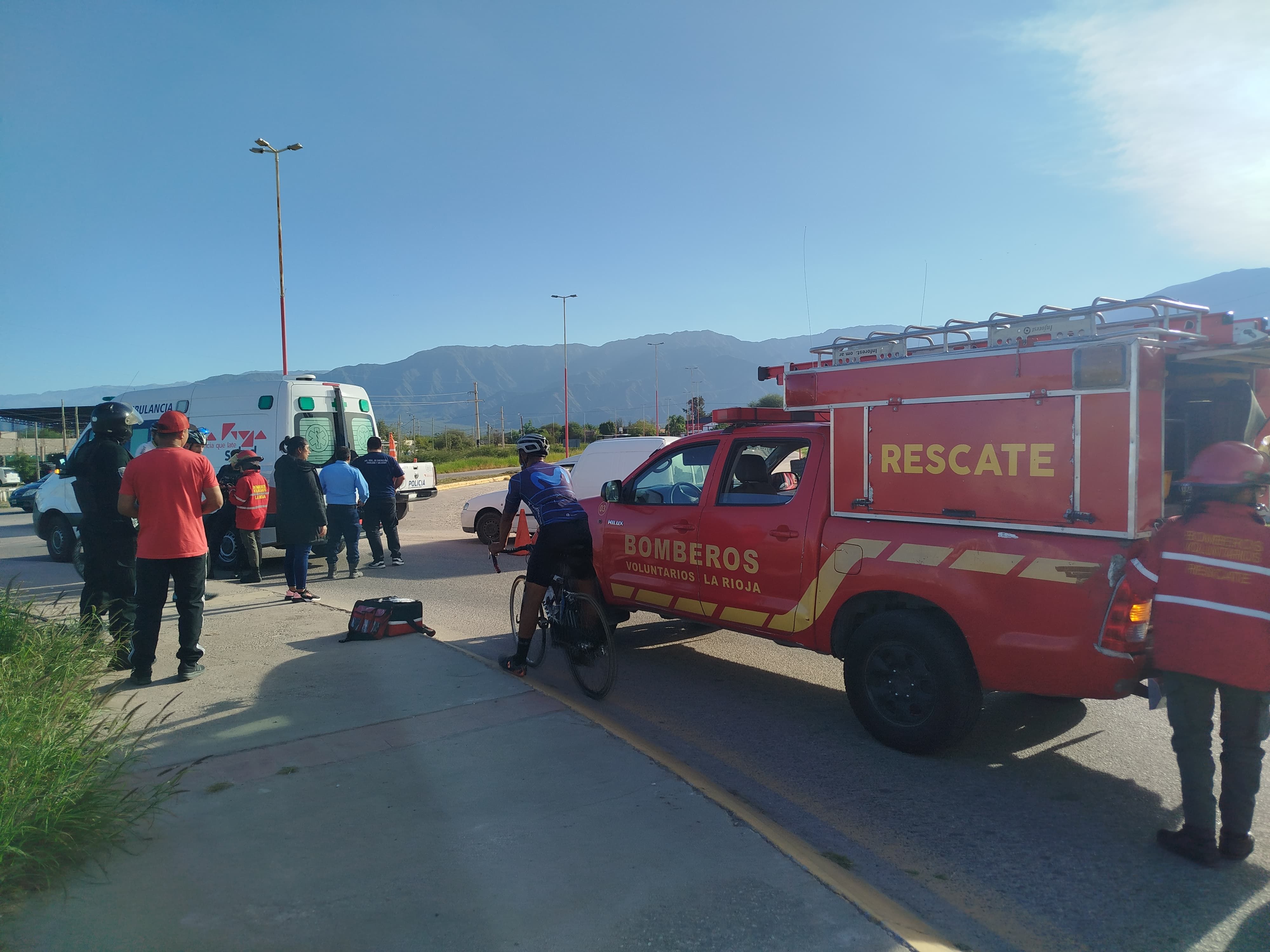 UN CICLISTA HERIDO TRAS SER EMBESTIDO POR UNA CAMIONETA
