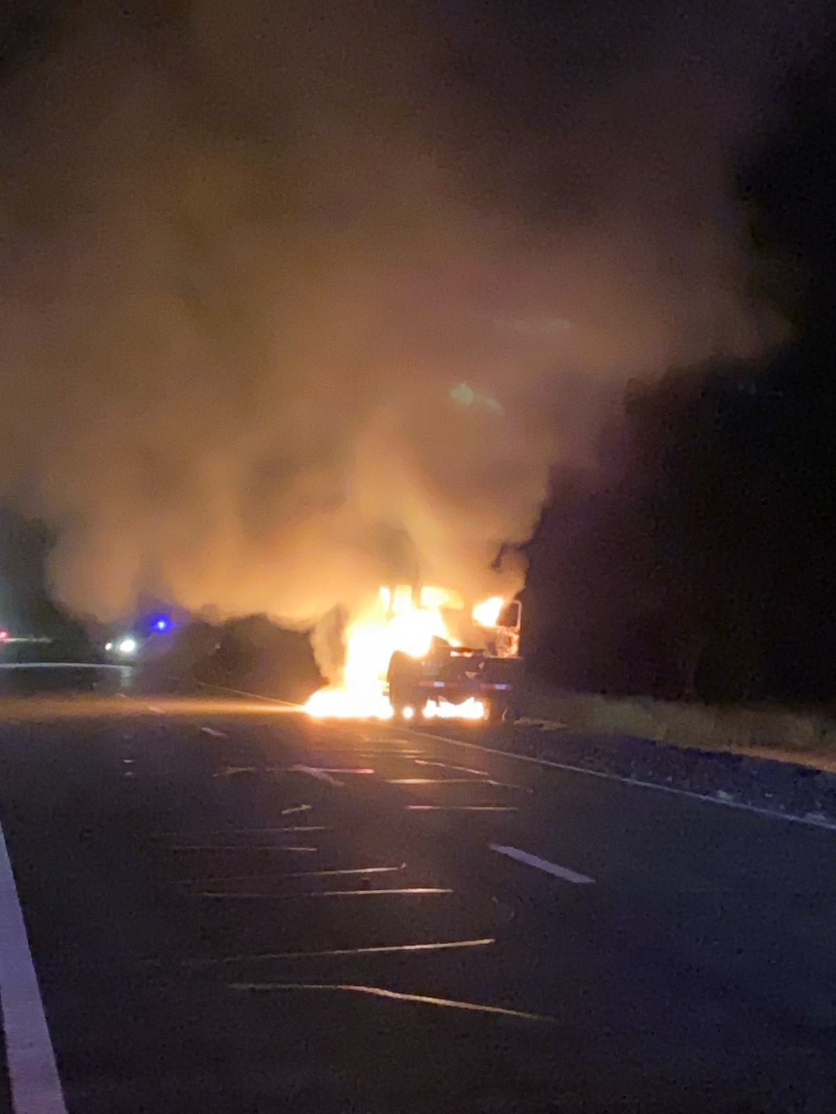 INCENDIO CONSUMIÓ UN CAMIÓN EN RUTA 38 Y NO HUBO VICTIMAS