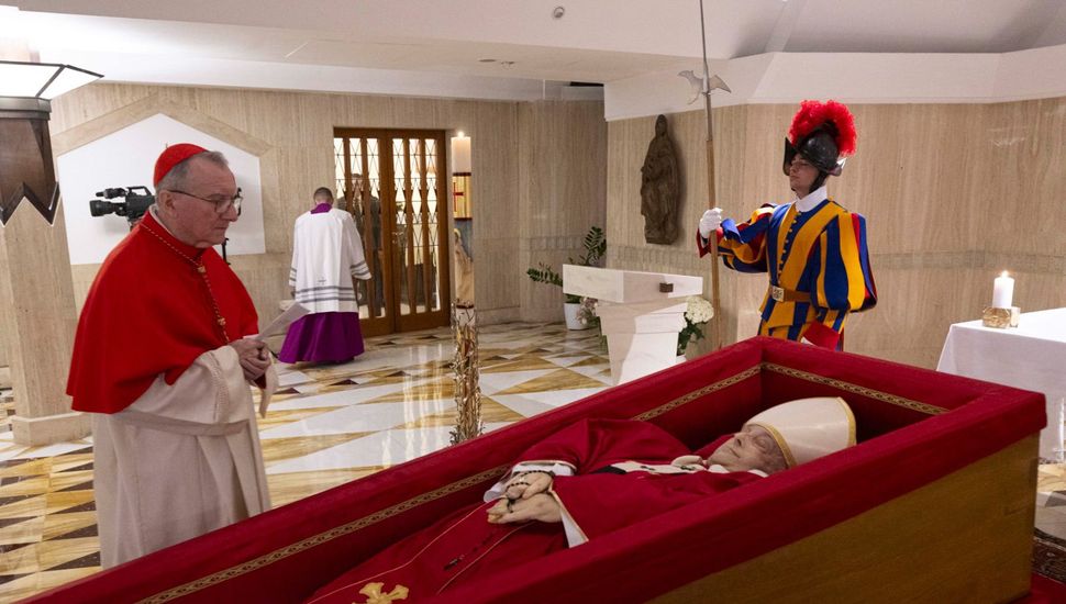 EL VATICANO DIFUNDIÓ LAS PRIMERAS IMÁGENES DEL FERETRO DEL PAPA FRANCISCO