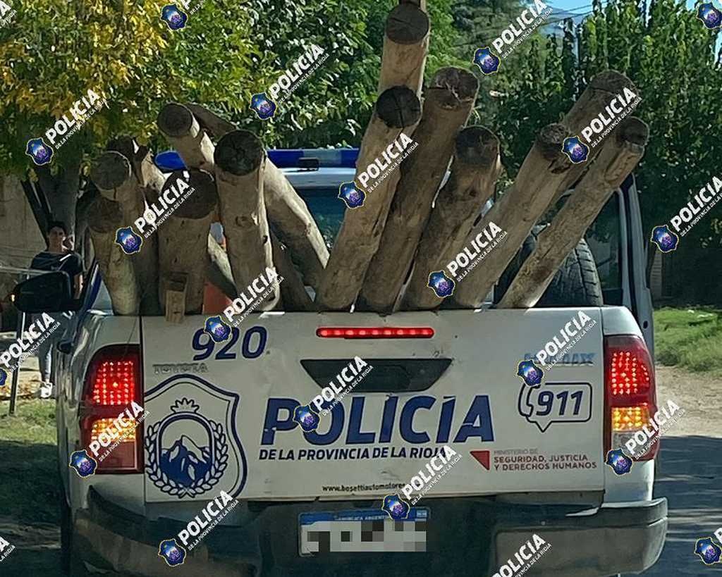 LA POLICIA SECUESTRÓ 13 POSTE DE MADERA ROBADOS