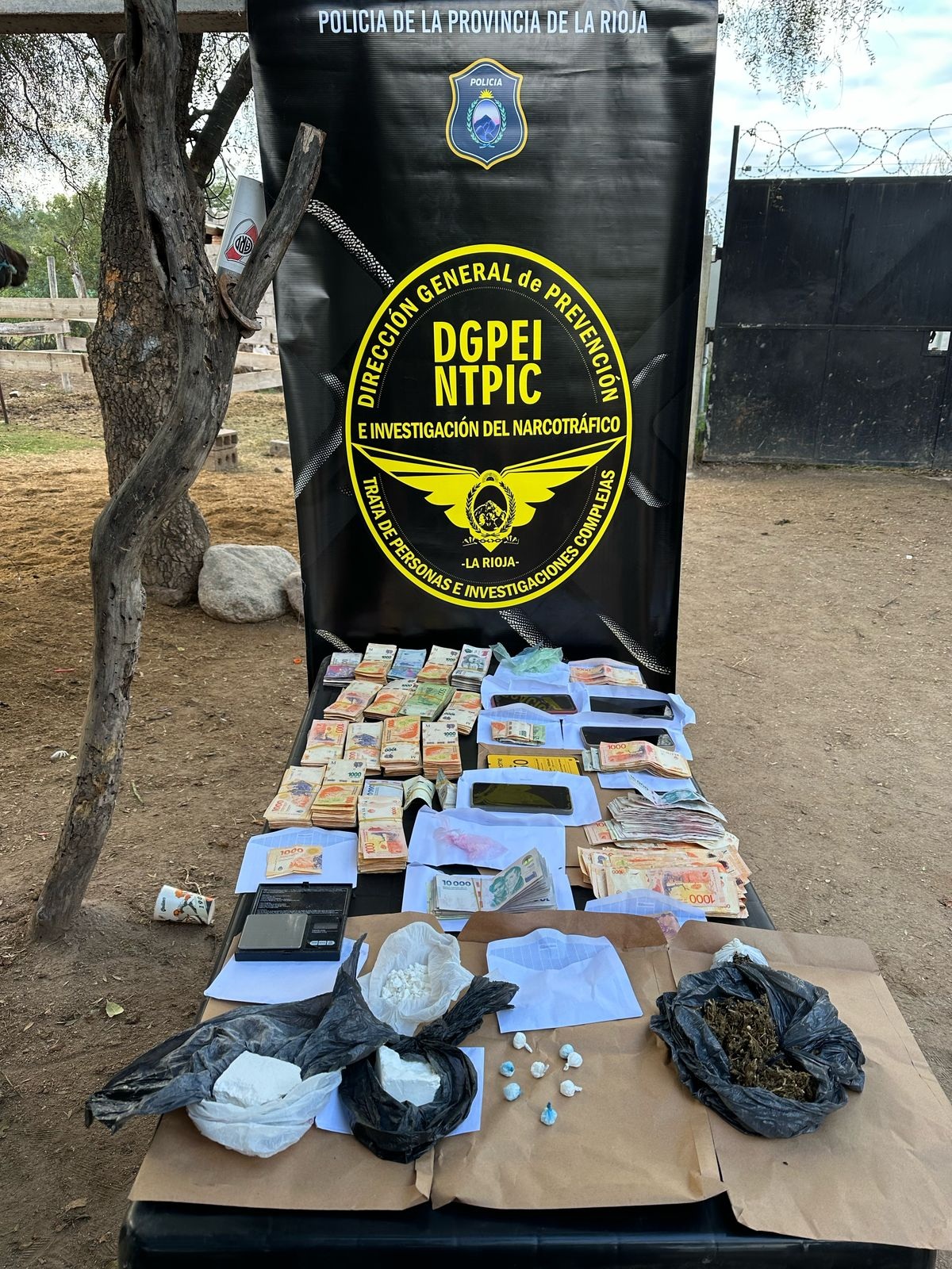 LA POLICIA DE LA PROVINCIA DESMANTELÓ DOS PUNTOS DE VENTA DE DROGAS Y DETUVO A DOS PERSONAS