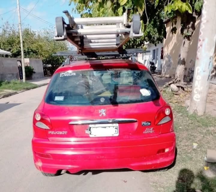 BARRIO ALUNAI: DETUVIERON A UNA PERSONA POR ROBAR LÁMPARAS DE ALUMBRADO PÚBLICO 