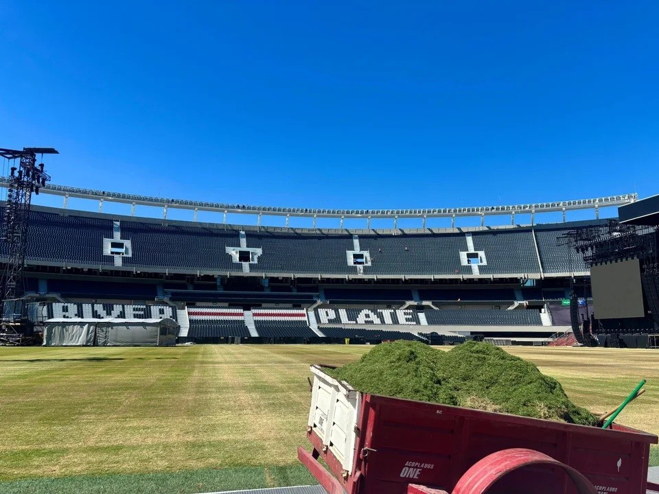 PREOCUPACI&Oacute;N EN RIVER POR EL ESTADO DEL CAMPO DE JUEGO DEL MONUMENTAL TRAS LOS RECITALES
