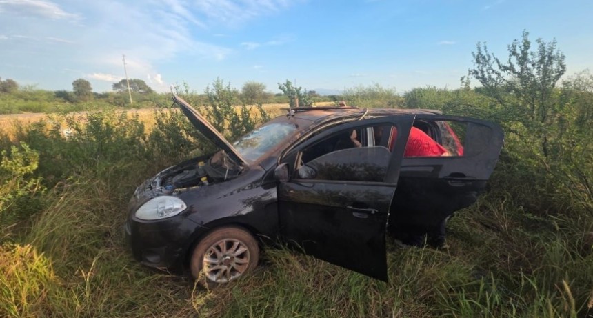 ESQUIV&Oacute; UN BACHE EN LA RUTA, VOLC&Oacute; Y UNA MENOR FUE INTERNADA