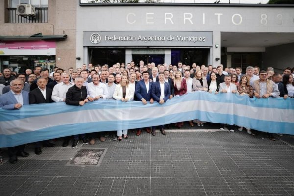 QUINTELA ENCABEZ&Oacute; EL RECLAMO DE INTENDENTES Y CUESTION&Oacute; AL GOBIERNO NACIONAL