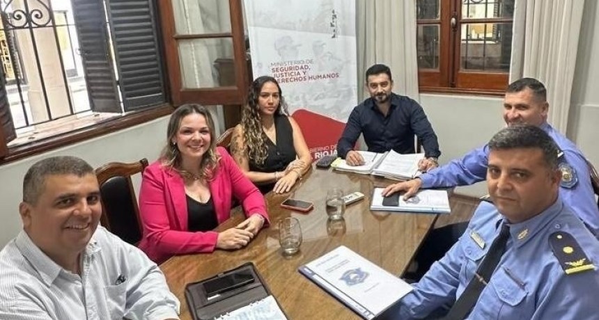 IMPORTANTE REUNI&Oacute;N DEL C&Iacute;RCULO DE OFICIALES DE LA POLIC&Iacute;A Y EL MINISTRO Z&Aacute;RATE