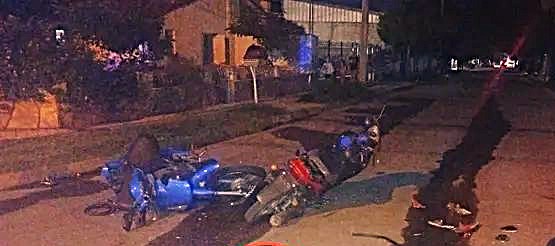 CHOQUE ENTRE DOS MOTOS DEJ&Oacute; DOS HERIDOS EN EL BARRIO EVITA