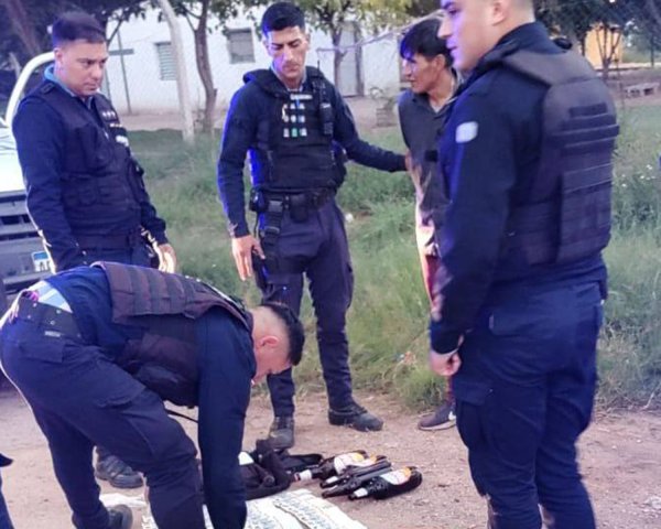 DETUVIERON A UNA PAREJA POR EXHIBICIONES OBSCENAS EN LA VIA P&Uacute;BLICA