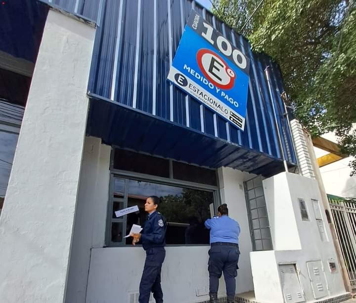 CLAUSURAN ESTACIONALO Y SUSPENDEN EL ESTACIONAMIENTO MEDIDO
