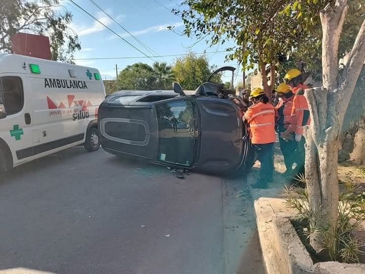   VUELCO DE UN AUTOMÓVIL EN EL BARRIO VIAL DEJÓ A UNA MUJER  CON HERIDAS