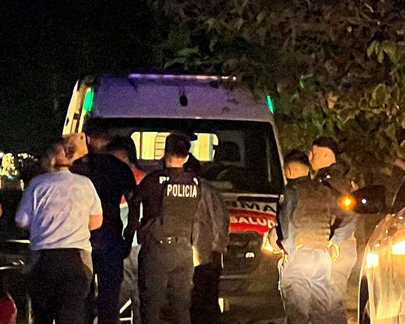 UNA MUJER  HERIDA DE UN TIRO EN LA PIERNA EN CONFUSO HECHO