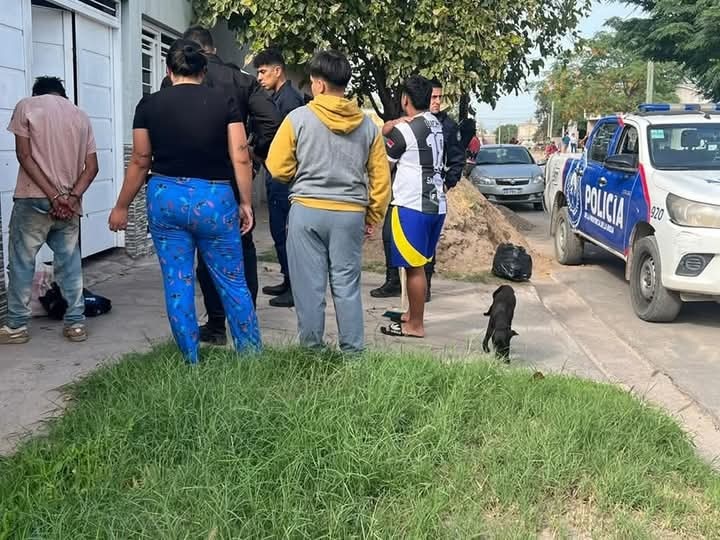  LA POLICÍA DETUVO A UN JOVEN QUE HABIA ROBADO EN UN COMERCIO EN LA ZONA ESTE