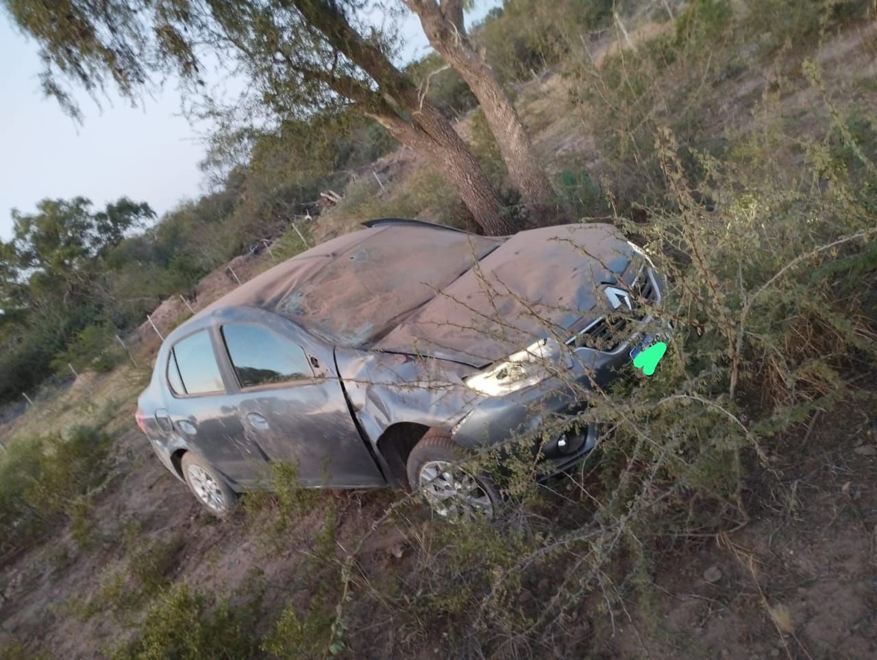 VUELCO EN EL PARAJE PUERTO DEL VALLE DEJÓ HERIDOS LEVES