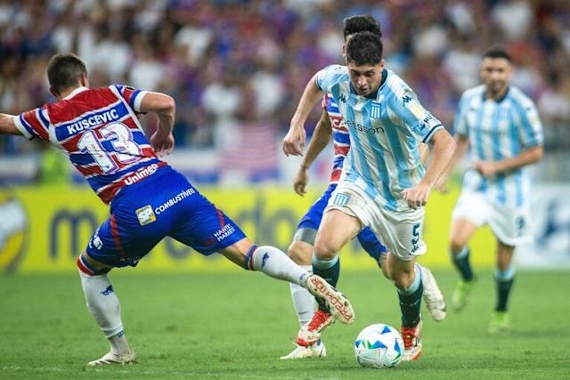 RACING LE GANÓ A FORTALEZA Y QUEDÓ COMO LIDER ABSOLUTO DE SU GRUPO