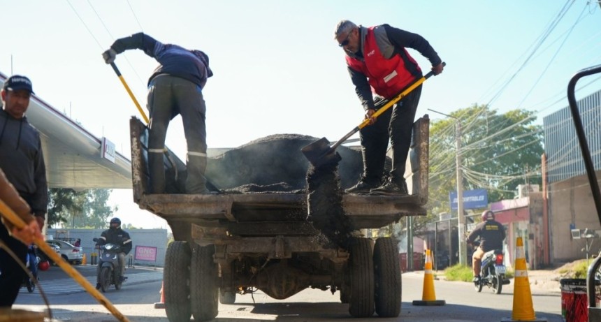 REALIZARON LA MEJORA DE LA TRANSITABILIDAD Y LA SEGURIDAD VIAL POR AVENIDA SAN NICOL&Aacute;S DE BARI