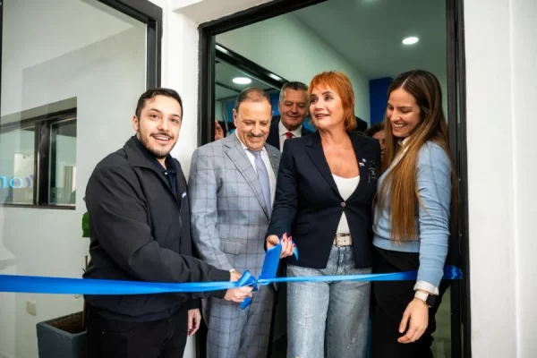 QUINTELA PRESENTE EN LA INAUGURACI&Oacute;N DE RADIO 10 LA RIOJA