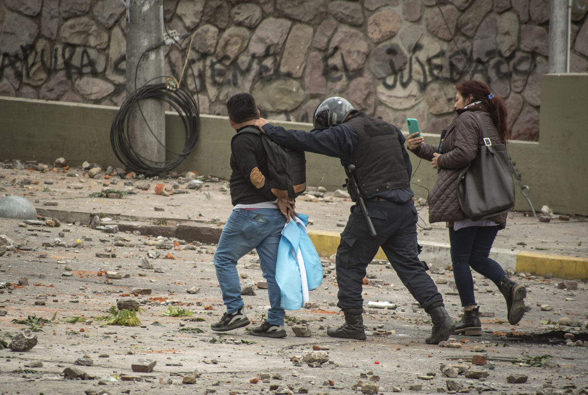 REPRESIÓN EN JUJUY: CONTINUAN LAS DENUNCIAS POR TORTURAS, ALLANAMIENTOS Y CAUSAS ARMADAS A LOS MANIFESTANTES 
