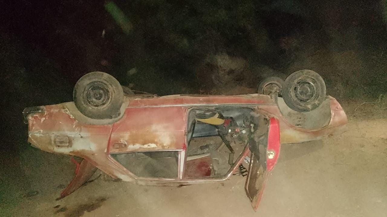 IBA EBRIO, SE QUEDÓ DORMIDO Y VOLCÓ