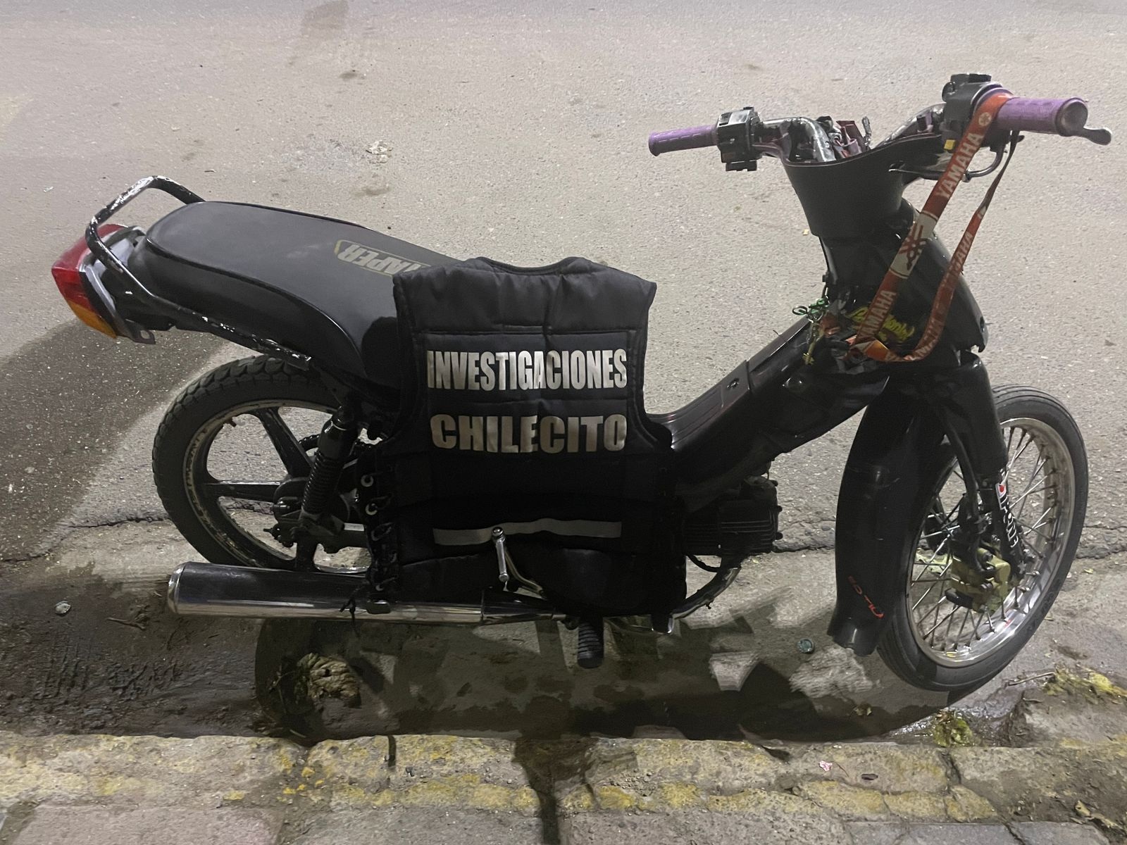 ROBÓ UNA MOTOCICLETA, LA DEJÓ EN LA CASA DE SU NOVIA Y LA POLICIA LA SECUESTRÓ
