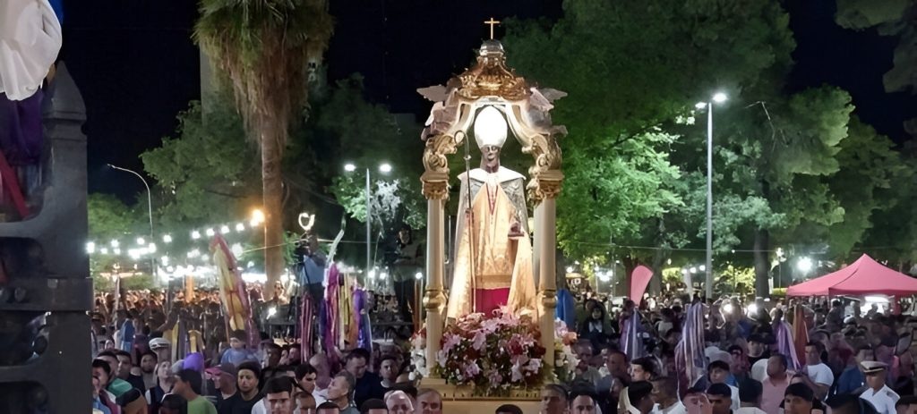 SAN NICOLÁS Y SUS FIELES SE REENCUENTRAN EN LA PROCESIÓN