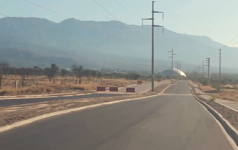 EL GOBIERNO FINALIZÓ EL ASFALTADO EN LA NUEVA AVENIDA 