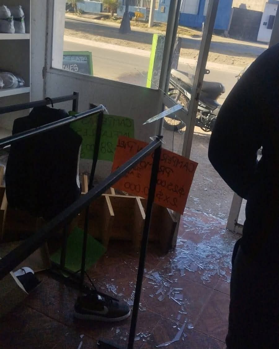 ROBARON EN UN COMERCIO POR AVENIDA CORONEL MONTES 