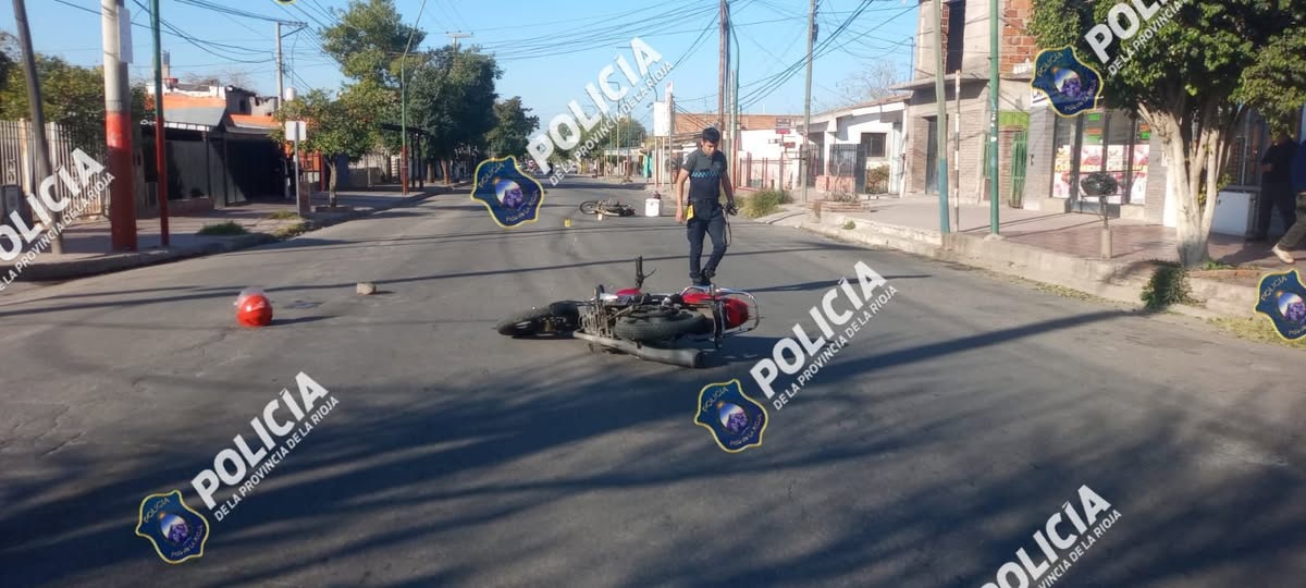 DOS MOTOCICLISTAS CON FRACTURAS TRAS IMPACTAR DE FRENTE