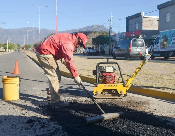 REALIZARON TAREAS DE BACHEO EN AVENIDAS ORTÍZ DE OCAMPO Y RAMÓN NAVARRO 