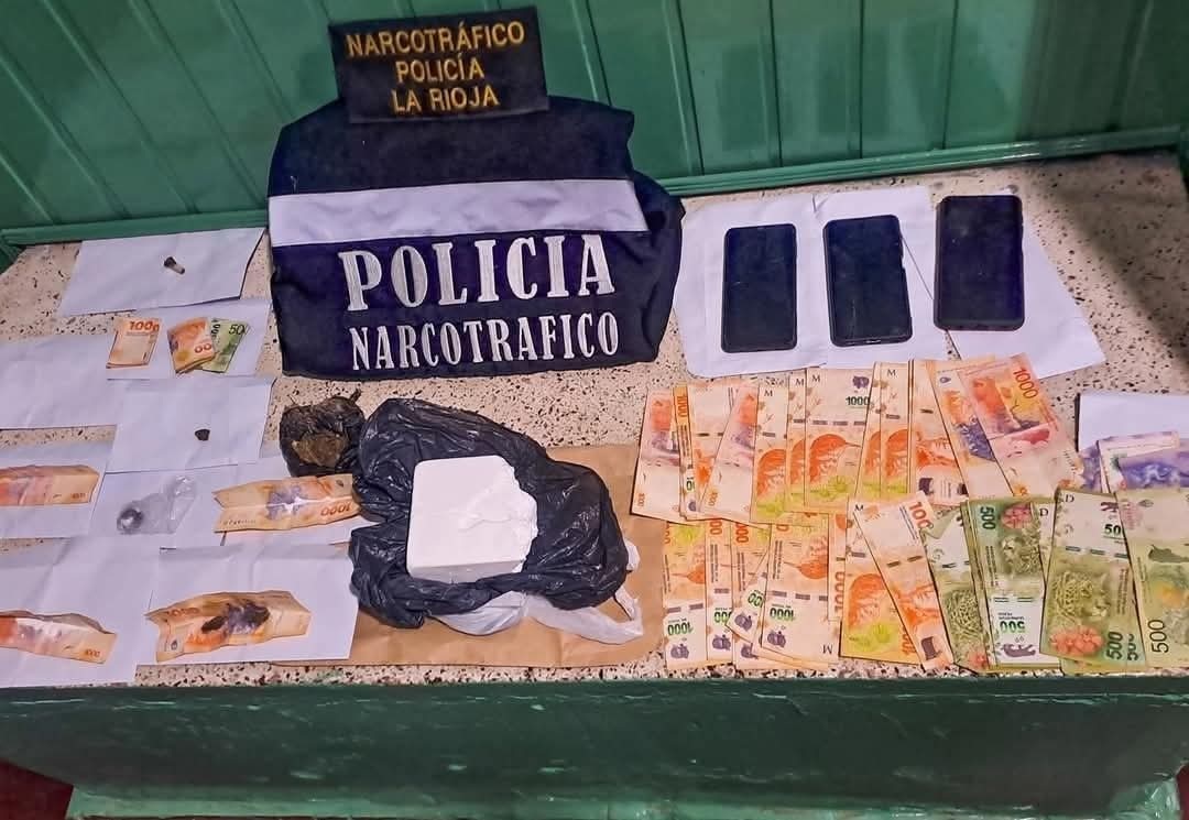 LA POLICIA DE LA RIOJA DETUVO A TRES PERSONAS QUE TRASLADABAN COCAINA Y MARIHUANA EN RUTA 9
