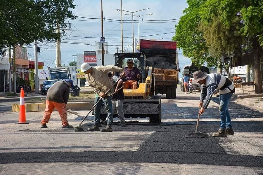 PROVINCIA Y MUNICIPIO INTERVINIERON EN MÁS DE 600 BACHES EN LA CAPITAL