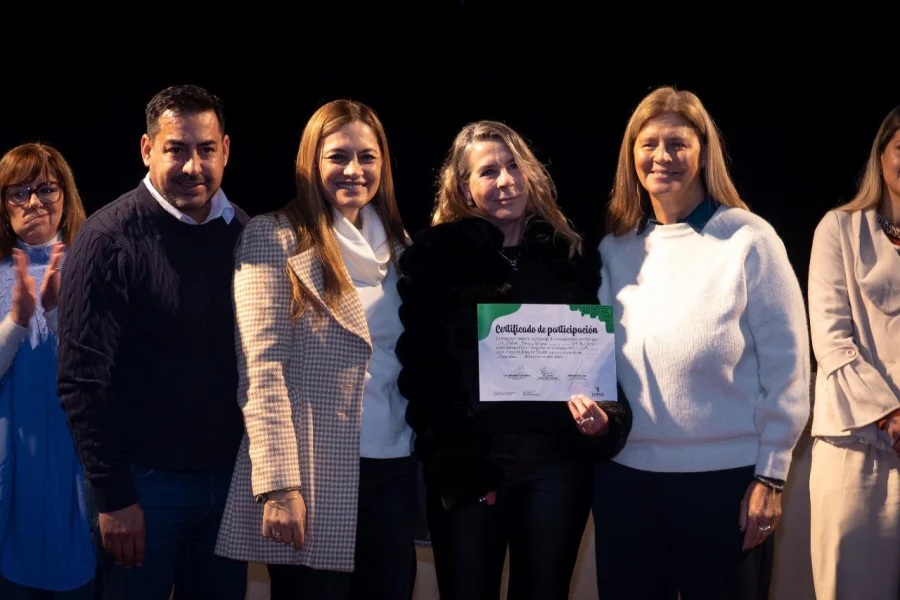  ENTREGARON CERTIFICADOS DE BRAILLE Y LENGUA DE SEÑAS EN LA RIOJA 